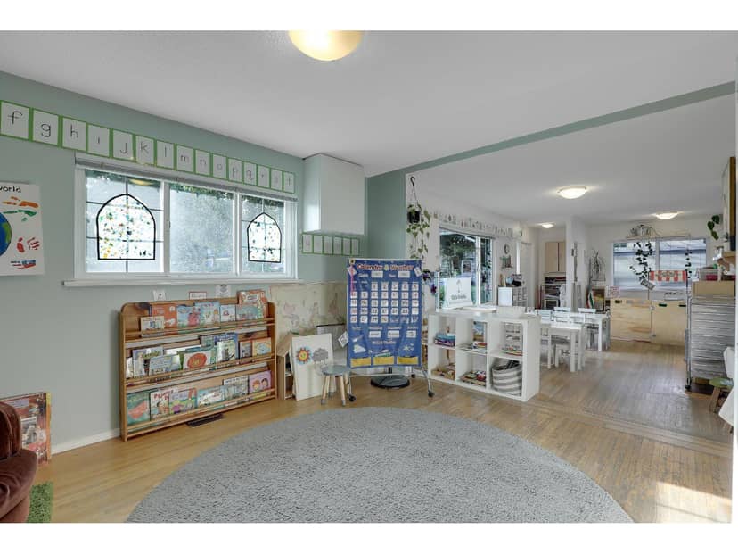 1554 STEVENS STREET, White Rock, photo 2