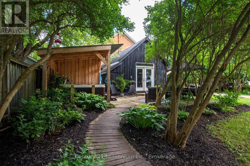 16 Peter Street — photo 38 of 40