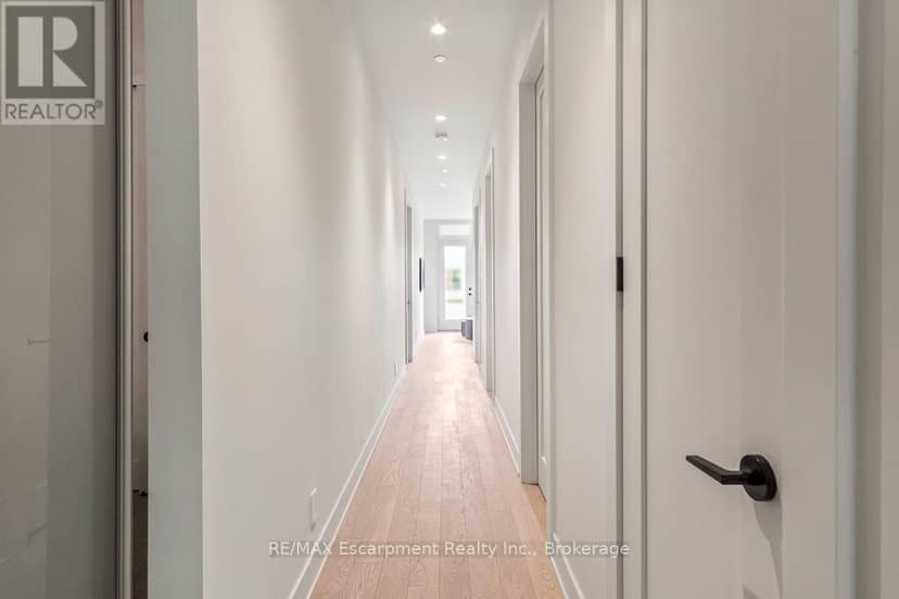 105 - 123 Maurice Drive — photo 11 of 40