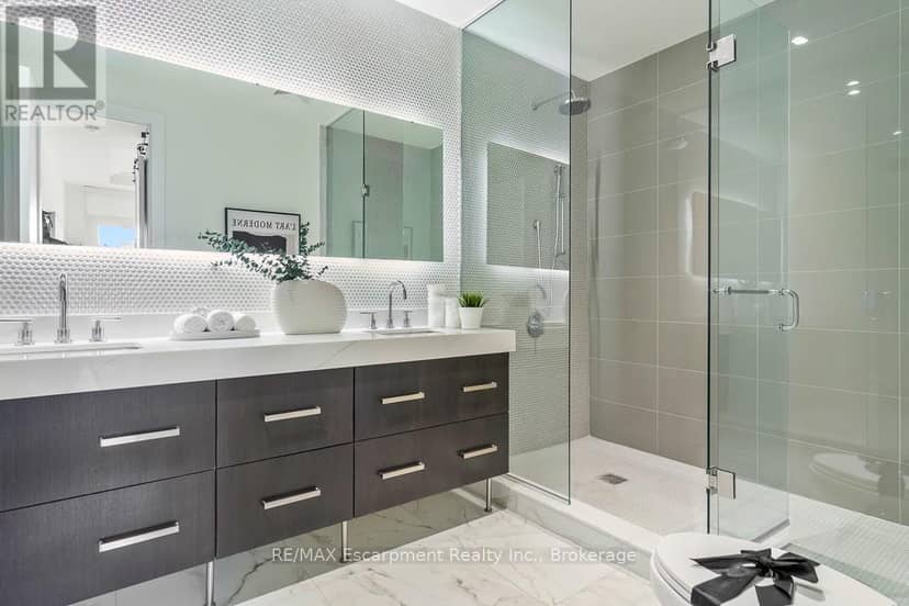 105 - 123 Maurice Drive — photo 17 of 40