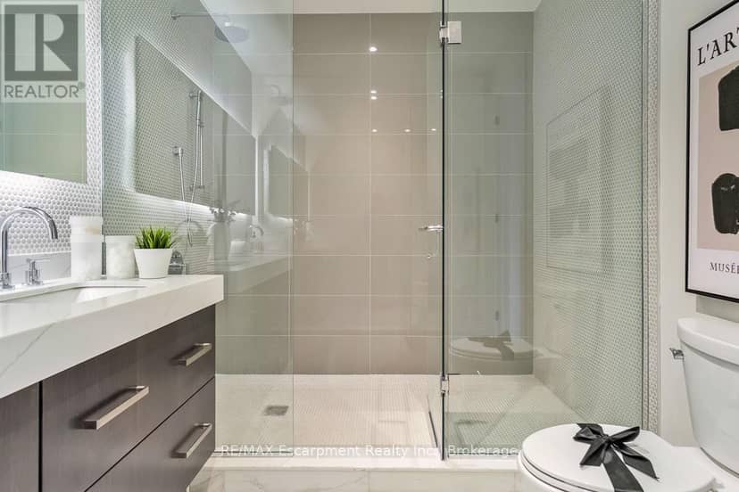 105 - 123 Maurice Drive — photo 19 of 40