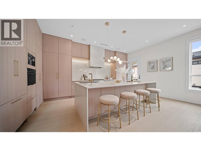 2 6070 ELGIN AVENUE, Burnaby, photo 2