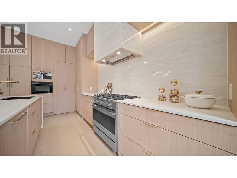 2 6070 ELGIN AVENUE, Burnaby, photo 4