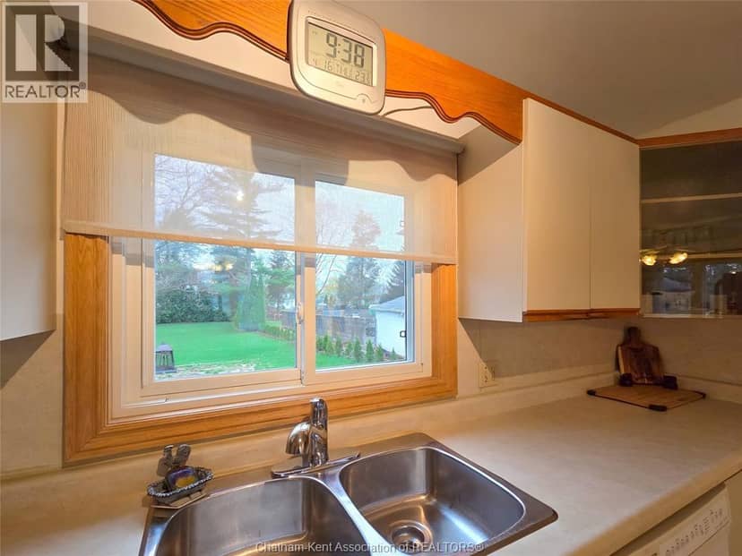 426 Victoria AVENUE — photo 19 of 40