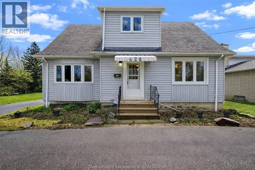 426 Victoria AVENUE — photo 2 of 40