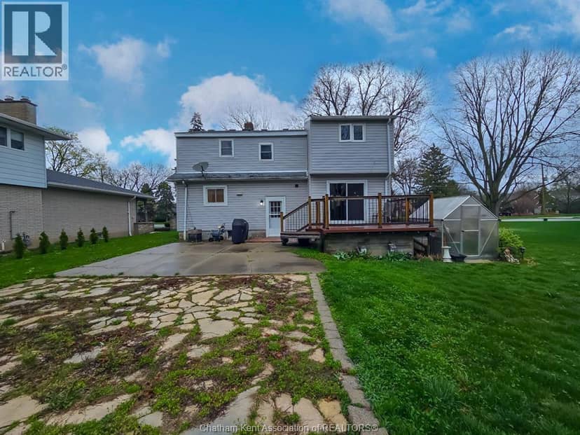 426 Victoria AVENUE — photo 4 of 40