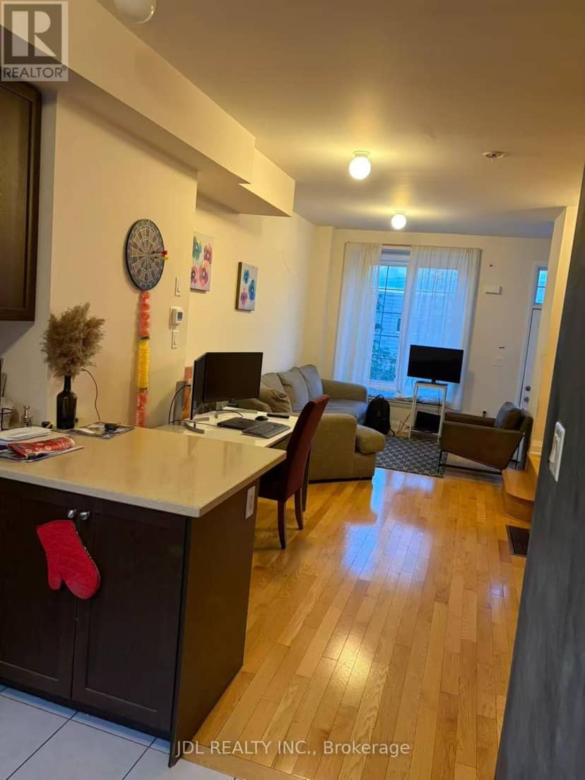 54 Raffeix Lane, Toronto, photo 4