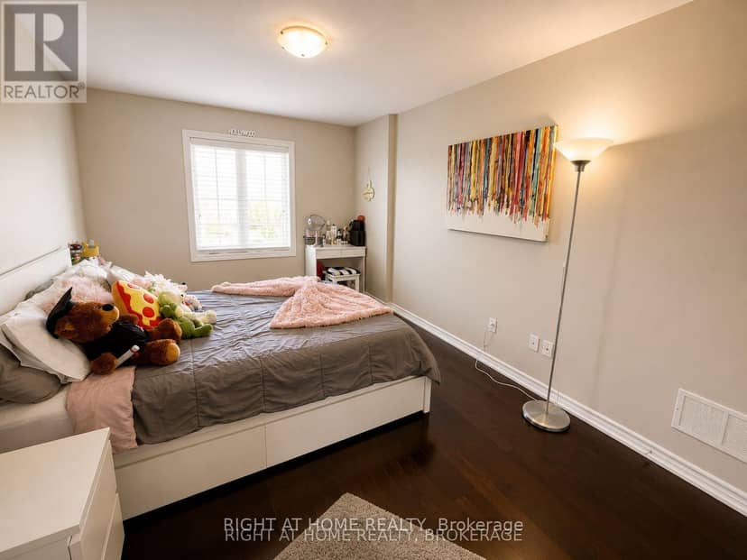 60 Zachary Place N — photo 15 of 23