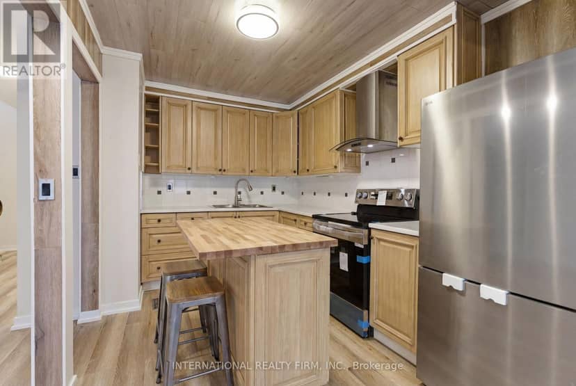 114 Foster Crescent — photo 4 of 18