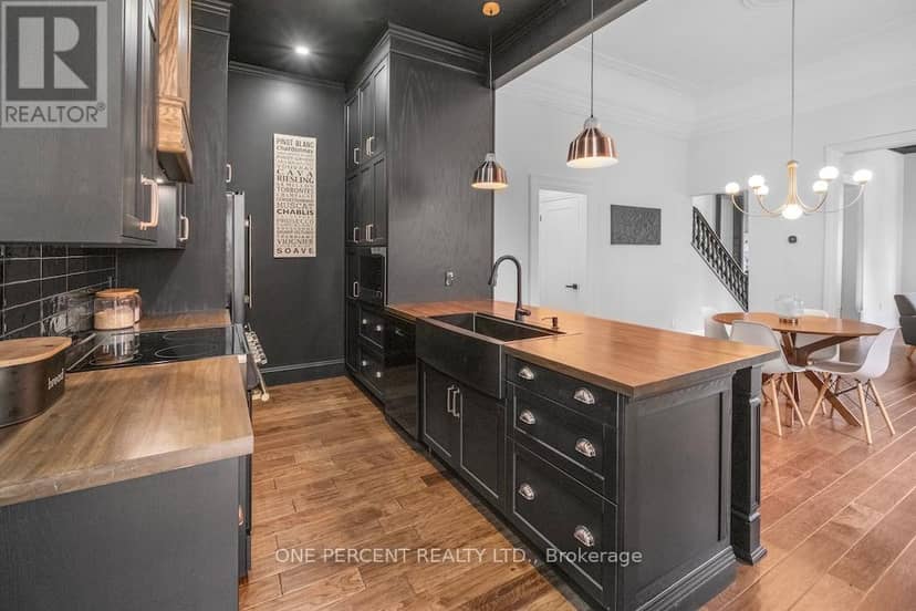143 Catharine Street N — photo 12 of 28