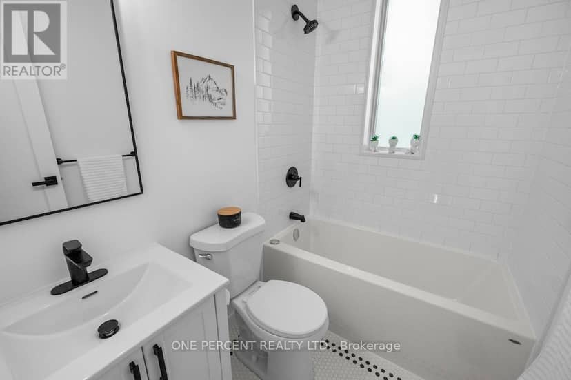 143 Catharine Street N — photo 24 of 28