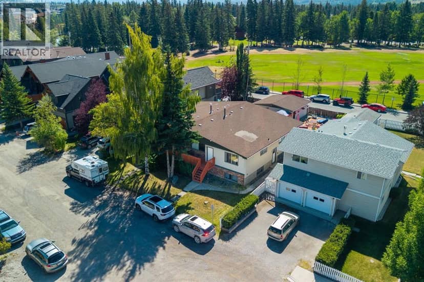 631 & 633 7th Street, Canmore, photo 2