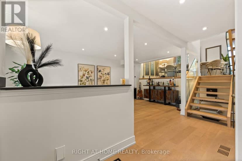 262 Yorkshire Drive — photo 4 of 28