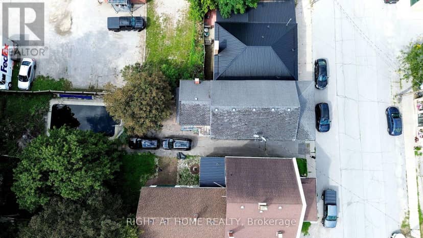 17 Laidlaw St Street S — photo 36 of 37