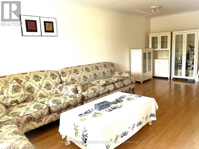 28 Greyhound Drive, Toronto, photo 3