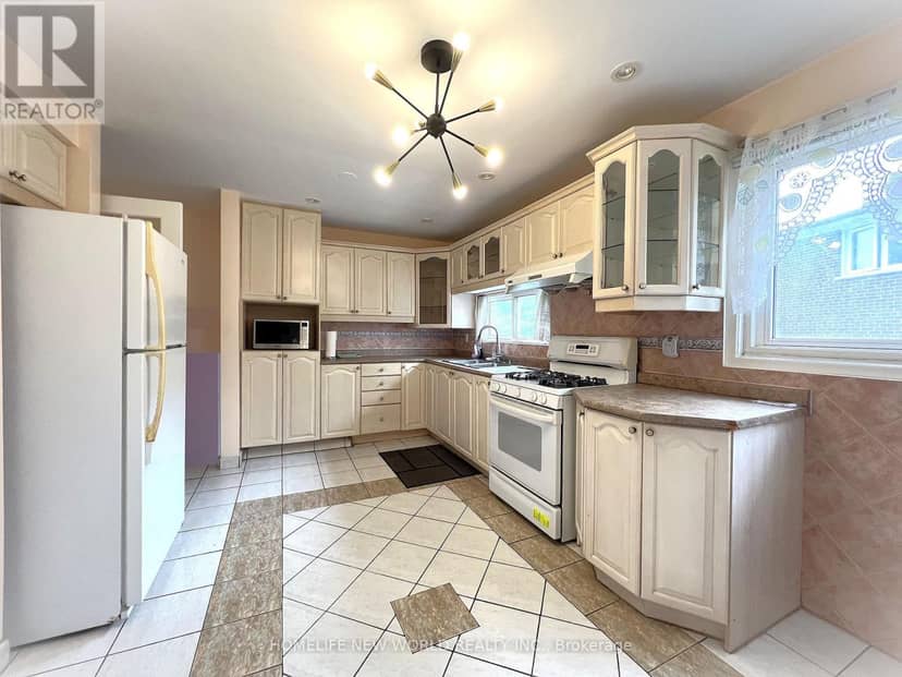 28 Greyhound Drive, Toronto, photo 6