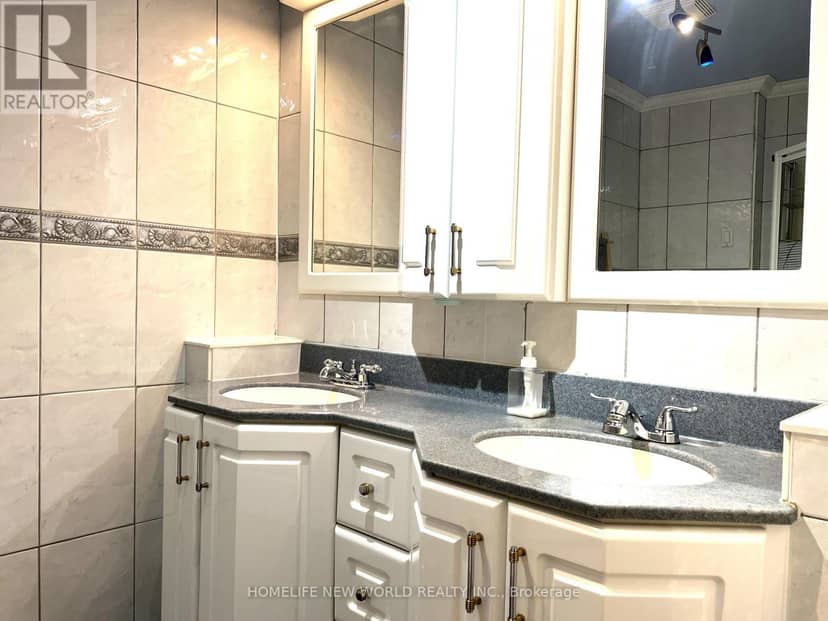 28 Greyhound Drive, Toronto, photo 8