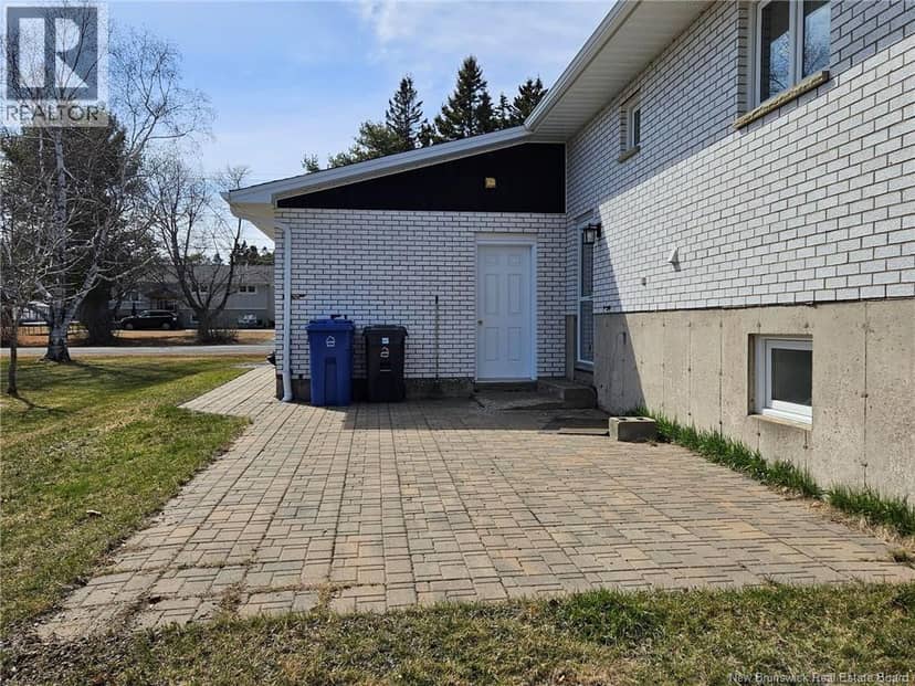 4330 Rue Beauregard — photo 12 of 40