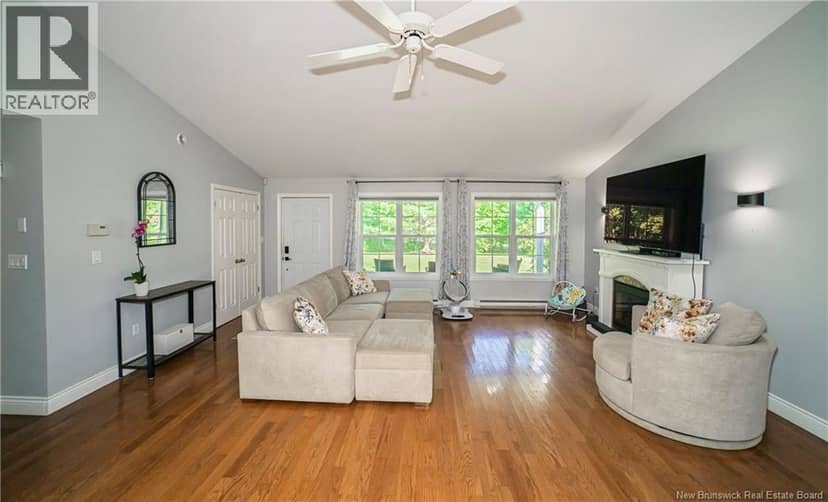 122 Fawn Crescent — photo 8 of 40