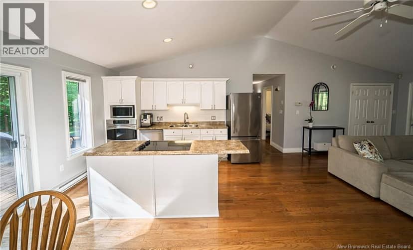 122 Fawn Crescent — photo 3 of 40