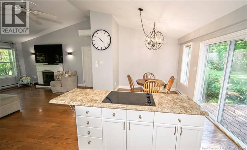 122 Fawn Crescent — photo 5 of 40