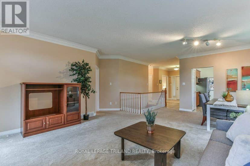 42 - 44 Edgevalley Road — photo 19 of 40