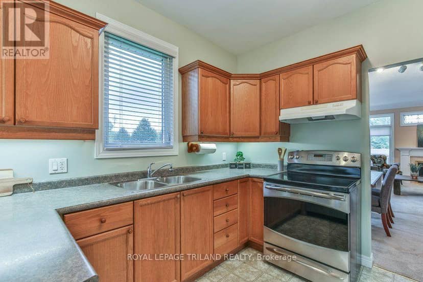 42 - 44 Edgevalley Road — photo 9 of 40