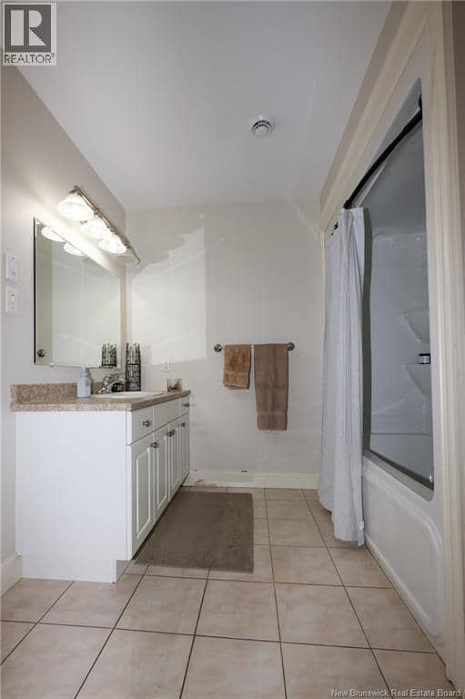 44 Brown Boulevard Unit# 2B — photo 15 of 19