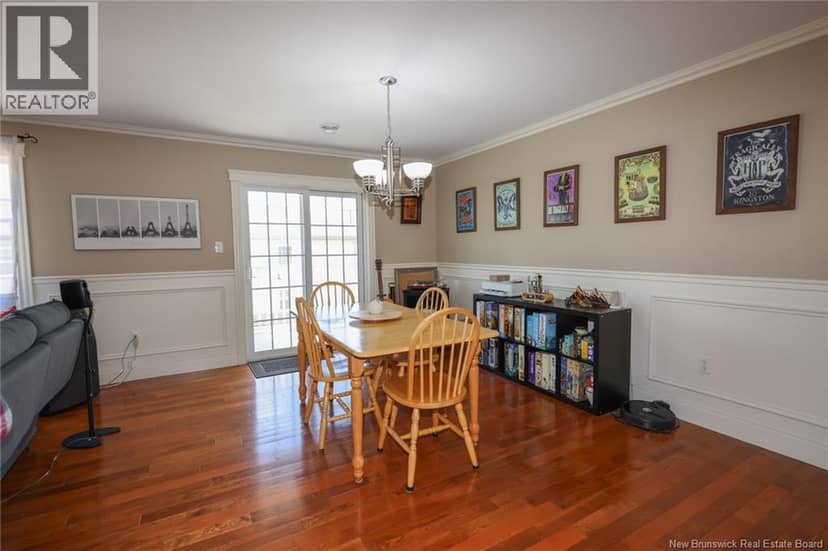 44 Brown Boulevard Unit# 2B — photo 9 of 19