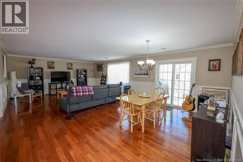 44 Brown Boulevard Unit# 2B — photo 10 of 19