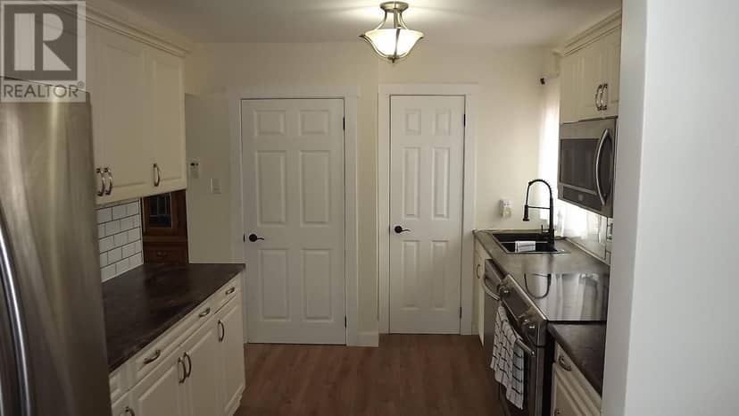 156 Hillside DR S — photo 3 of 37