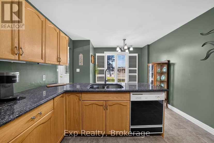 59 Avondale Road — photo 9 of 27