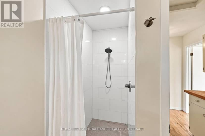 6 Grenville Crescent — photo 35 of 40