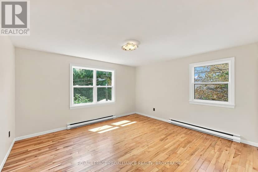6 Grenville Crescent — photo 36 of 40