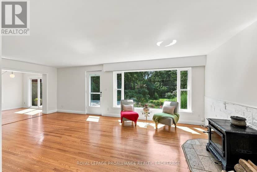 6 Grenville Crescent — photo 8 of 40
