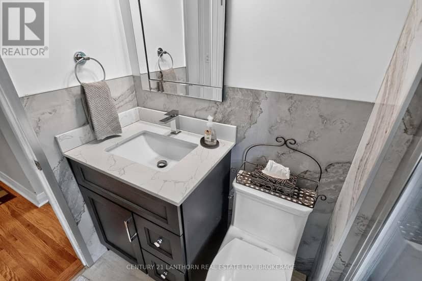 244 Yonge Street — photo 30 of 40