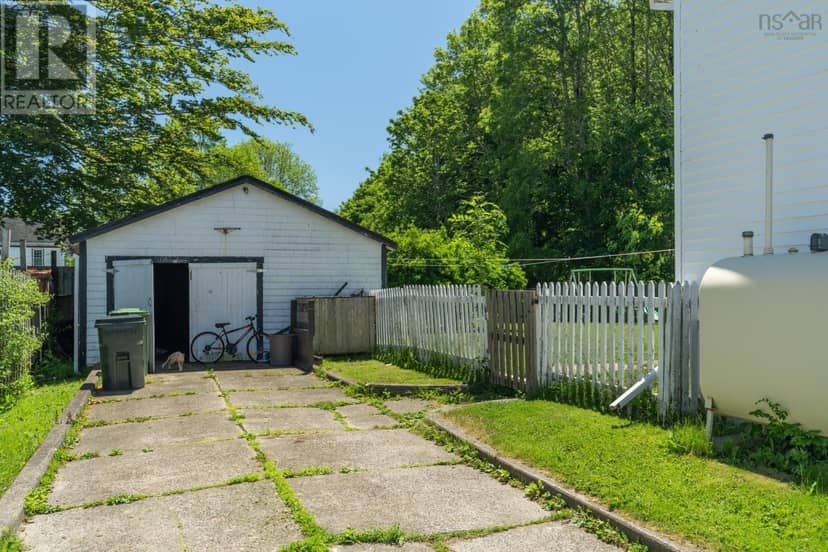 61 Forest Street — photo 9 of 30