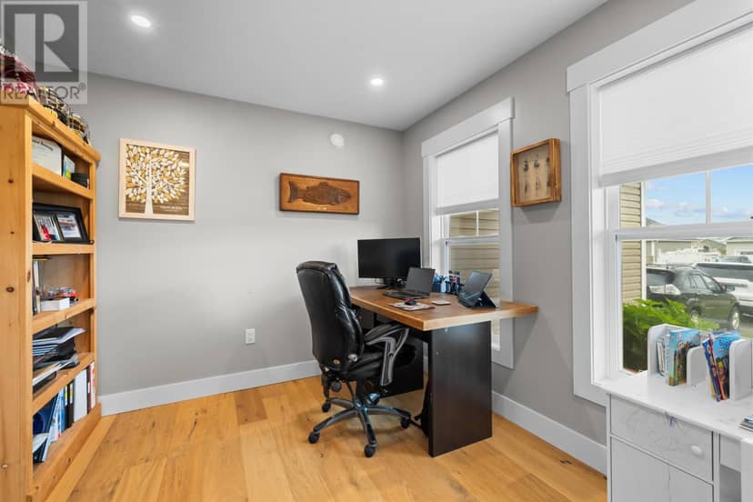 31 Lantern Crescent — photo 10 of 40