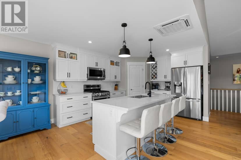 31 Lantern Crescent — photo 12 of 40