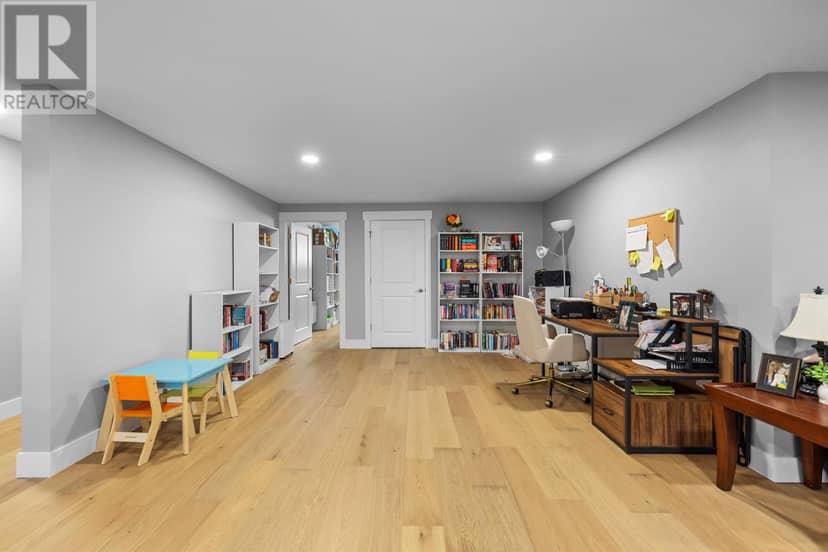 31 Lantern Crescent — photo 37 of 40