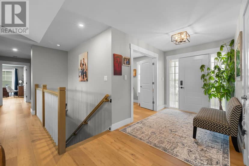 31 Lantern Crescent — photo 9 of 40