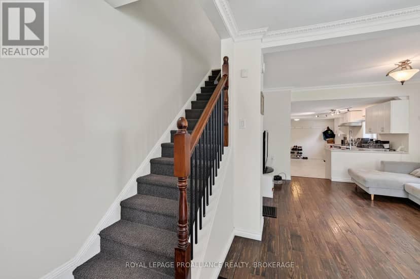 167-169 Centre Street N — photo 10 of 33