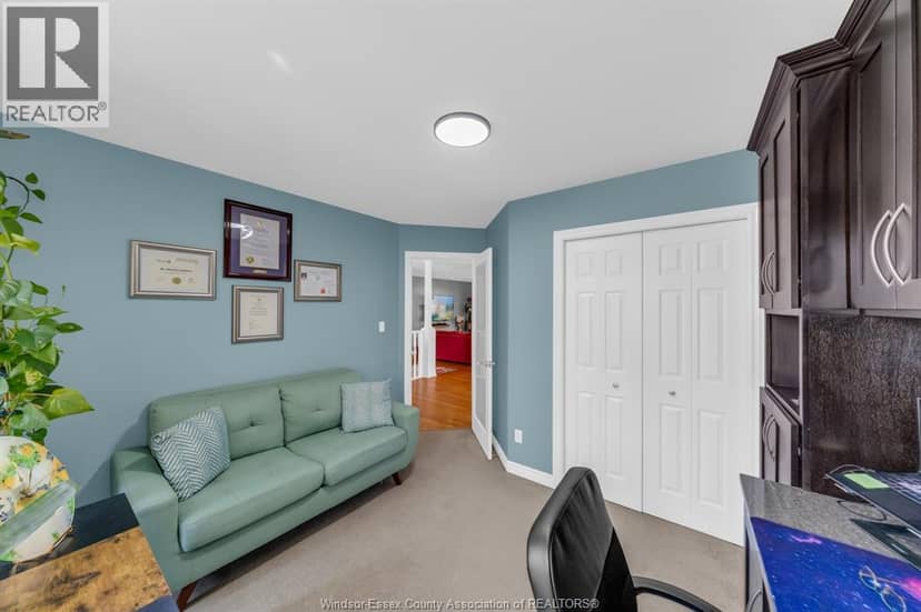68 Wakefield AVENUE — photo 15 of 40