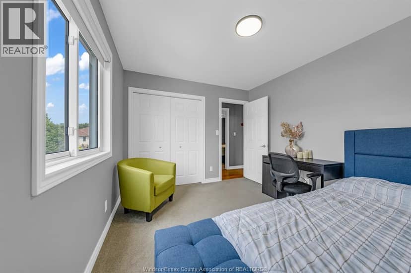68 Wakefield AVENUE — photo 18 of 40