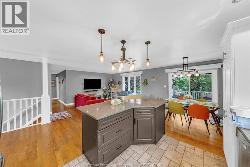 68 Wakefield AVENUE — photo 6 of 40