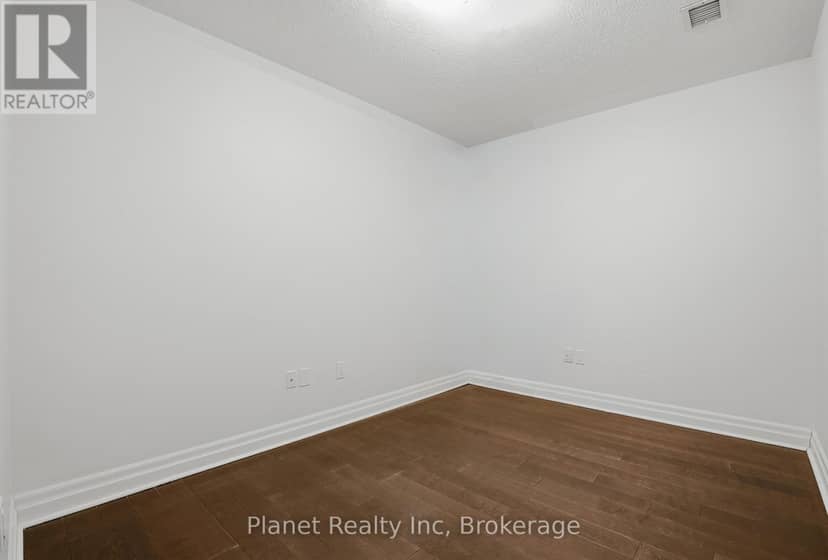 501 - 150 Wellington Street E — photo 14 of 29