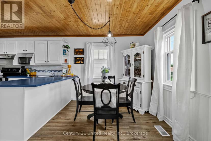 882 Peterborough Street, Douro-Dummer, photo 8