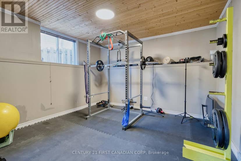 1761 Devos Drive — photo 24 of 31