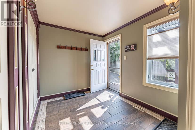 372 Third Avenue E — photo 18 of 40