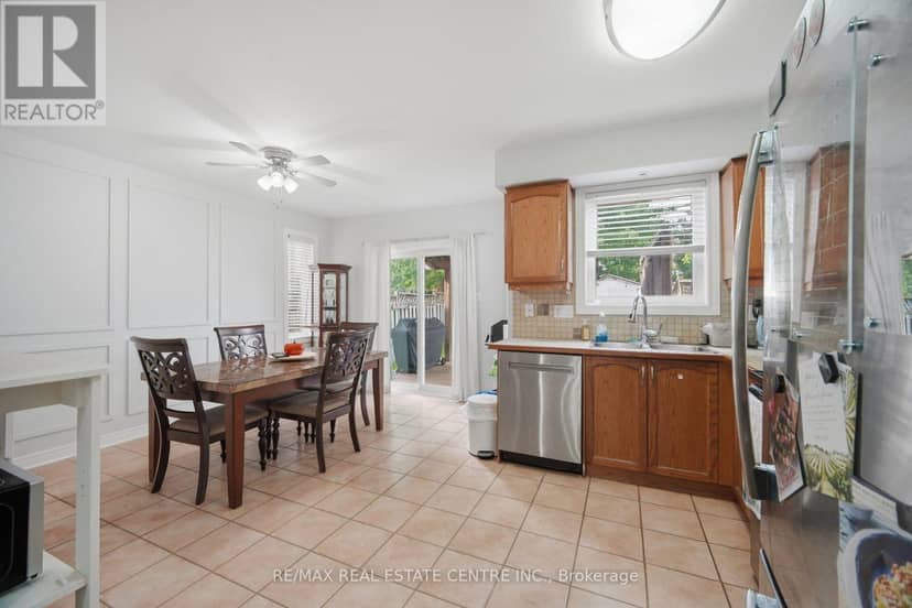 65 Coolspring Crescent — photo 11 of 32